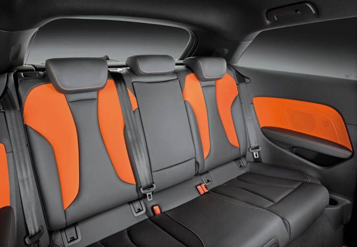 Ικανοποιητικούς χώρους προσφέρει το νέο A3 τόσο για τους πίσω επιβάτες, όσο και για αποσκευές.
